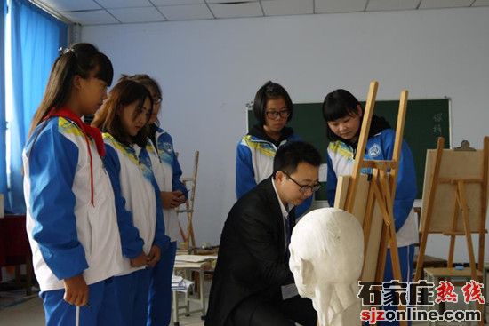 石家莊中英航空學(xué)校幼師學(xué)生上課